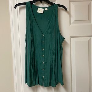 Great Green v-neck tank…perfect for St Patrick’s Day!